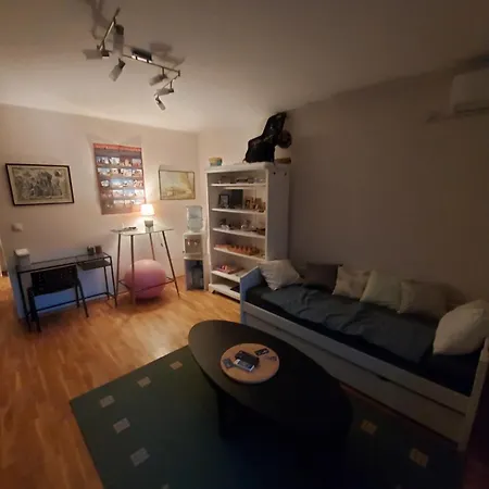 아파트 Cosy 2 Bedroom In 노비사드